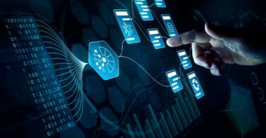 Mão tocando tela digital com fluxos de informação, algoritmos e documentos conectados, representando a automação de processos imobiliários por meio de inteligência artificial e integração tecnológica.